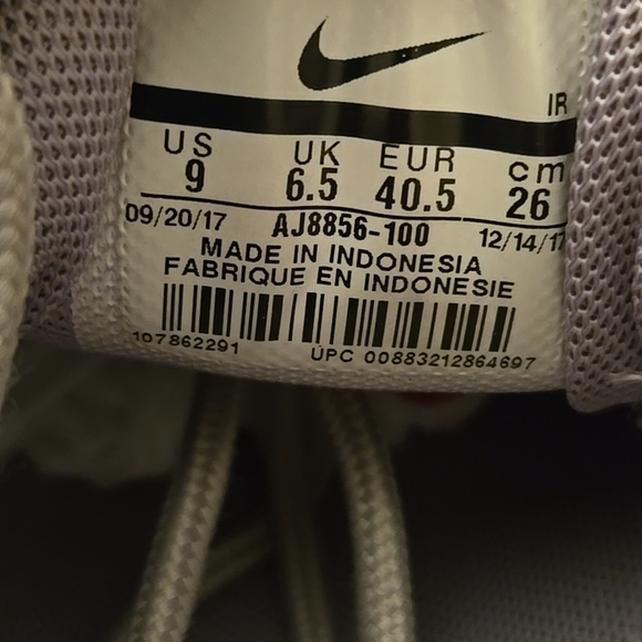 Nike Gray and White Sneakers - Picture 10 of 10